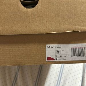 Women Ugg Red Neumel